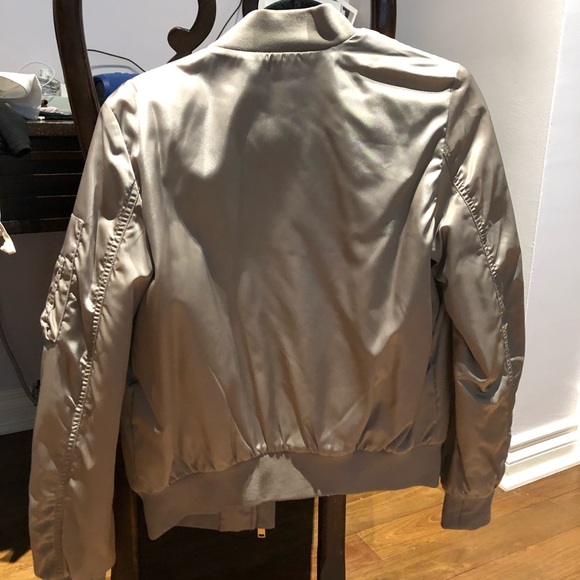 Aritzia Babaton Bomber - Picture 4 of 6